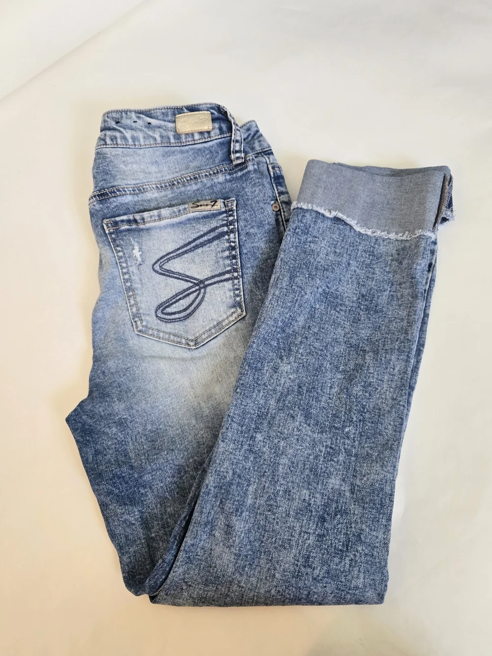 Light Wash Slim Denim Jeans With Cuffed Raw Edge Hem. Womens Size 6. - Picture 2 of 14